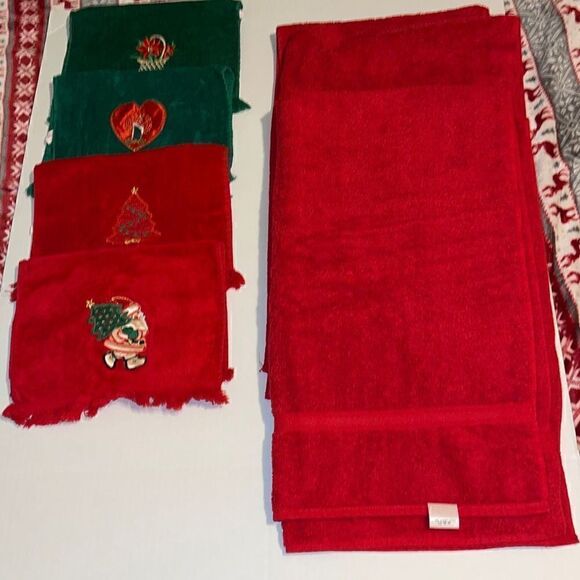 Cannon Red Christmas Bath Towels and 4 washcloths - Picture 1 of 10
